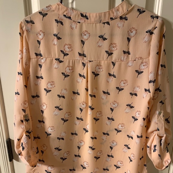 Beautiful peach blouse - Picture 2 of 8
